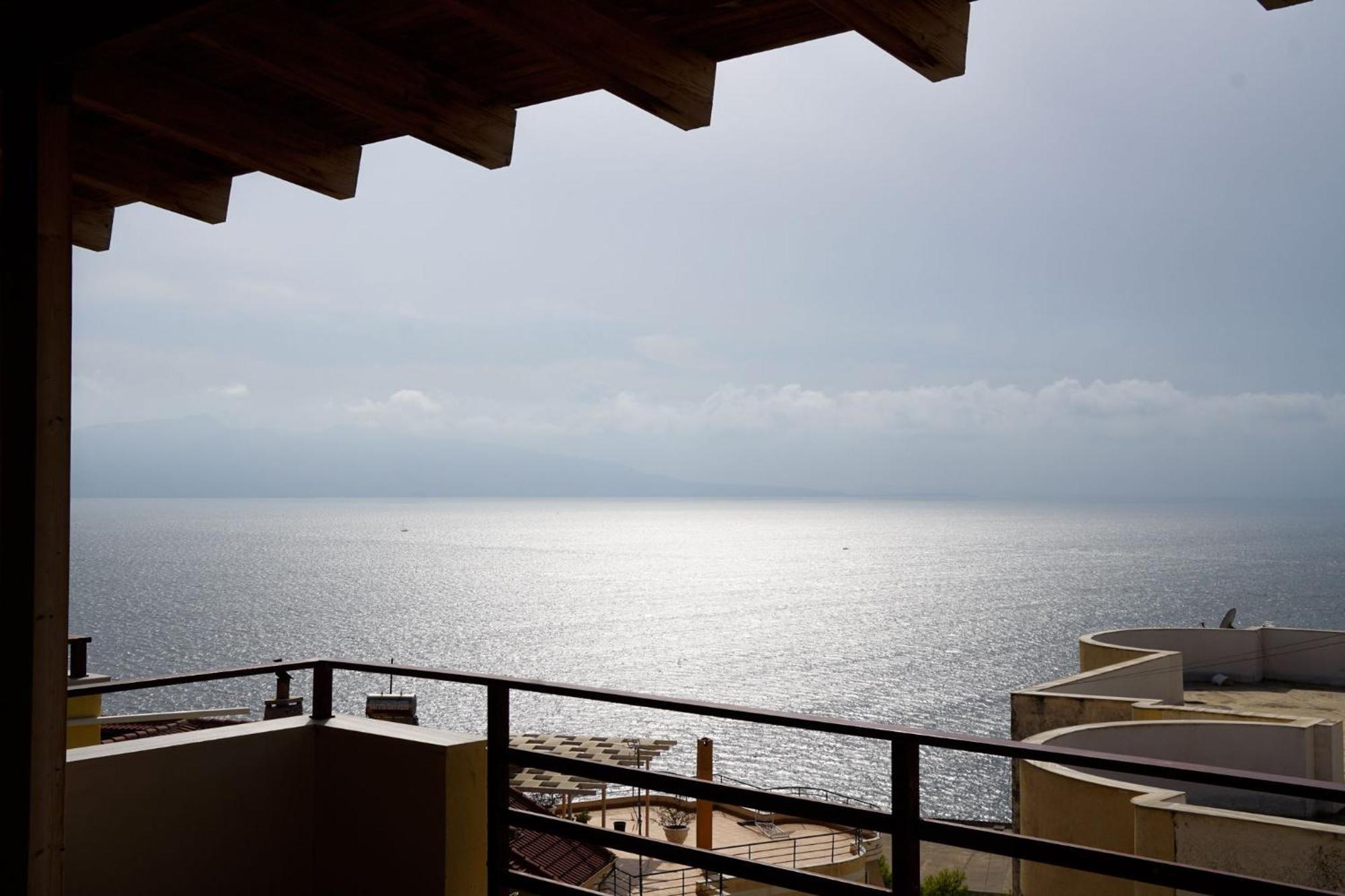 Ferienwohnung Jon'S Penthouse Sarandë Exterior foto